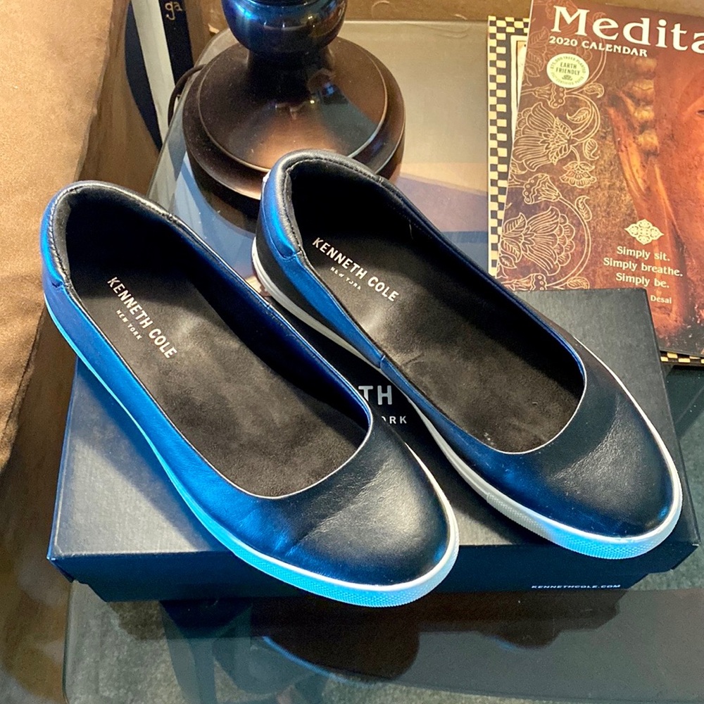 Kenneth Cole Flat - Picture 2 of 9